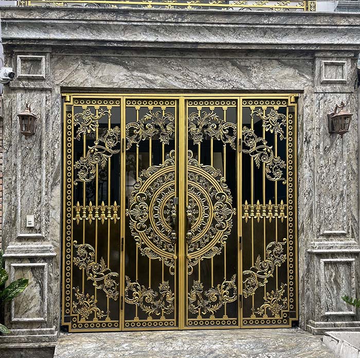 Mẫu cổng nhôm đúc 4 cánh nhà phố